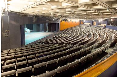 Fotografía de Ernesto Serrano para la exposición “Cartografía teatral. Una aproximación a partir del estudio del lugar del espectáculo en Barcelona y Madrid”, 2018