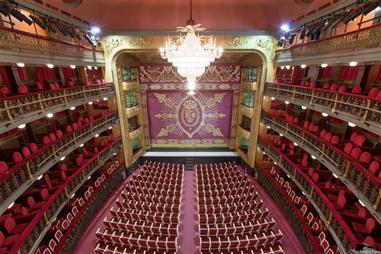 Interior de sala principal (De Sergio Parra, obtenida en https://www.teatroespanol.es/espacios)