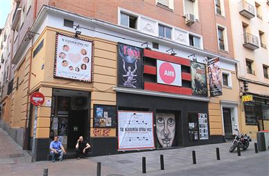 Fotografía de Luis García, 2015 (Fuente: https://es.wikipedia.org/wiki/Teatro_Alfil  [Consultado el 2 de abril de 2020])  