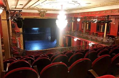 Interior: https://www.teatroinfantaisabel.es/