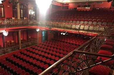 Interior: https://www.teatroinfantaisabel.es/